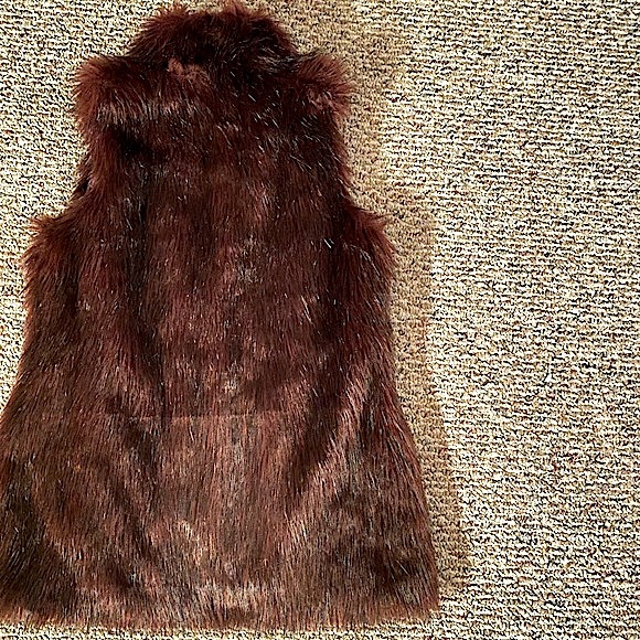 SUZY SHIER (NWT) • Faux-Fur Vest • Size Medium • Silk-Lined Maroon + Black Fur - Picture 5 of 12